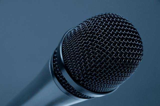Un blog de micrófono negro Métodos de evaluación holística para la calidad de voz del micrófono