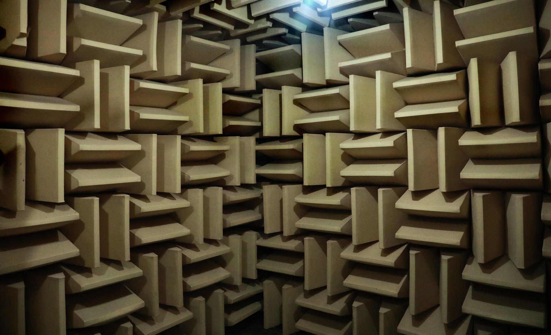Anechoic chamber tuning — KEPO acoustics lab
